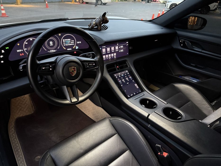 Porsche Taycan 2021 год