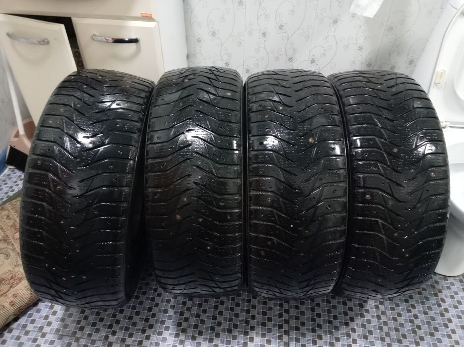 Продам шины 215.55 R17