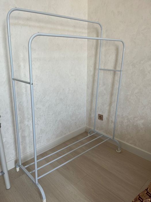 Продам вешалку напольную