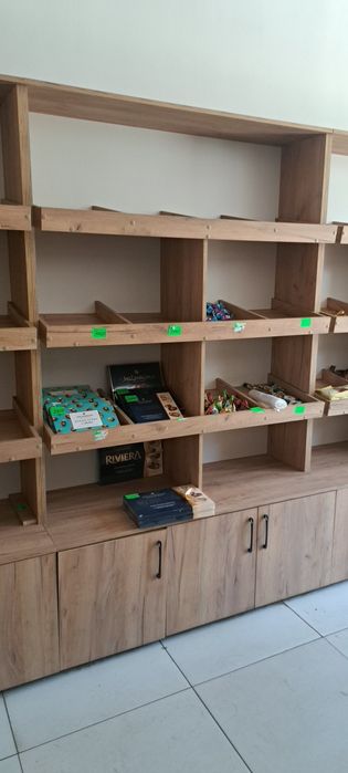 Продам стелажи , стол.