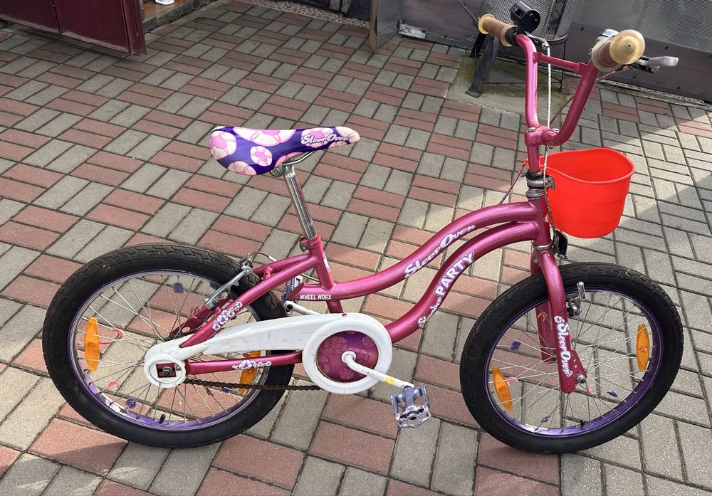 Bicicleta fete stare buna, saua are o crapatura mica