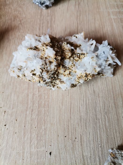 Естествен Родопски кристал