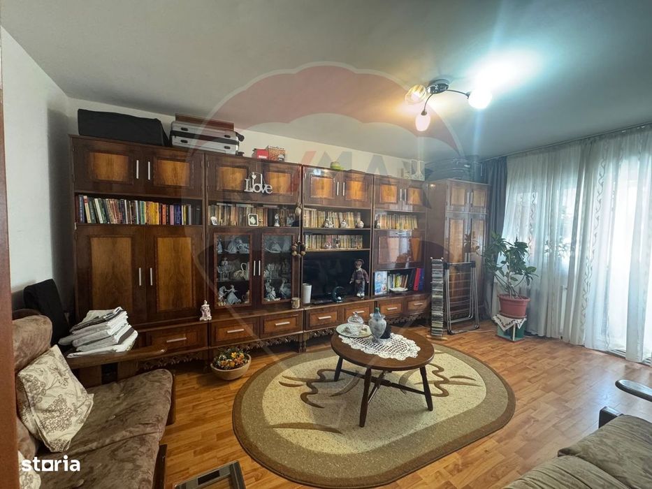Apartament cu 4 camere de vânzare în zona Craiovita Noua