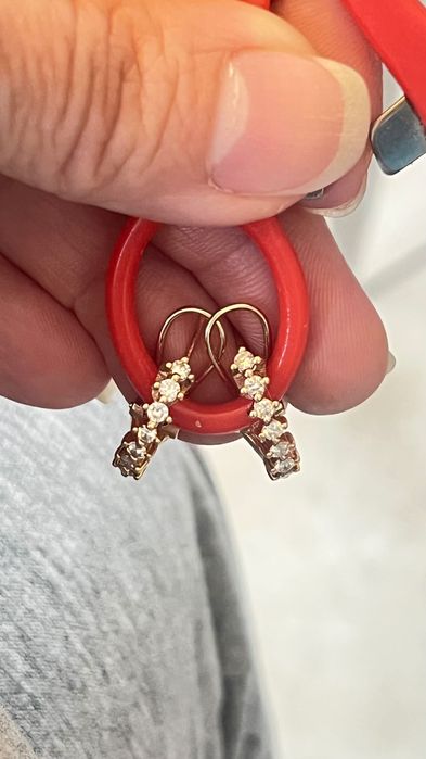 Cercei din aur 585 cu diamante – model tip șină, design elegant și rafinat