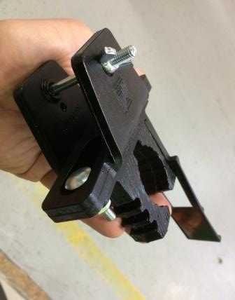 Крепление лопаты за рейлинги