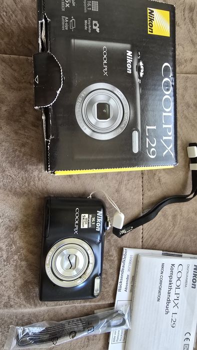 Фотоапарат Самсунг модел nv15  пълен комплект  и Никон L29