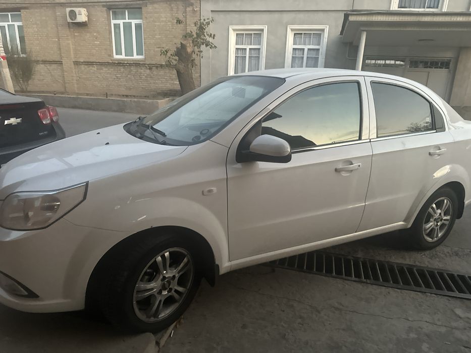 Некса 3 автомат срочна сотилади