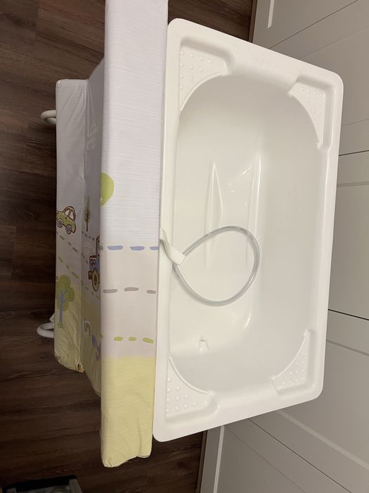 Masa de infasat si cadita