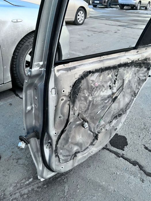 Задний дверь тойота 40 серебро