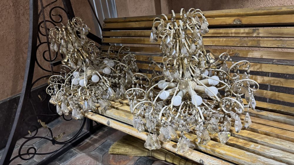 Продам люстрю все камни на месте.