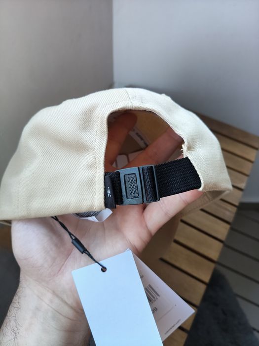 Calvin Klein Jeans șapcă unisex bej cu logo mic brodat marime OS noua originala