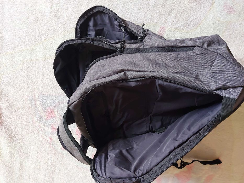 Dakine Network 32L раница за обща употреба и лаптоп, нова.