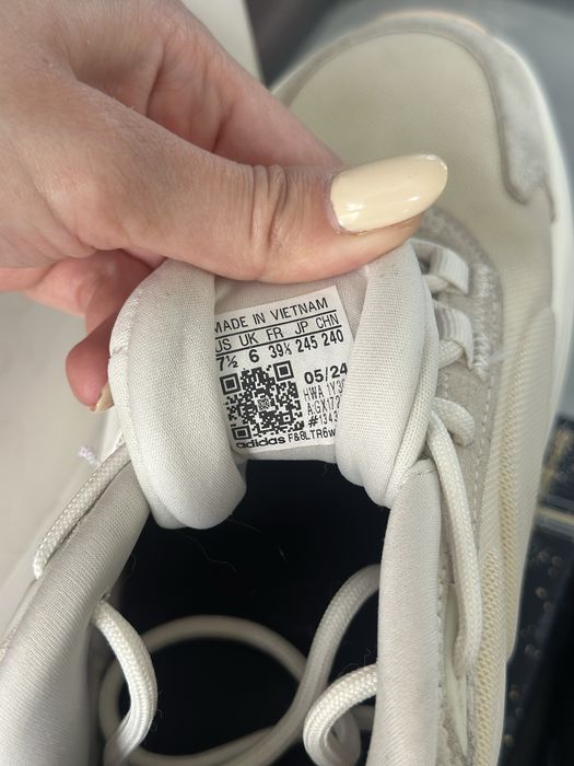Кроссовки Adidas