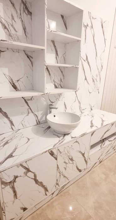 Închiriez camera de cosmetică