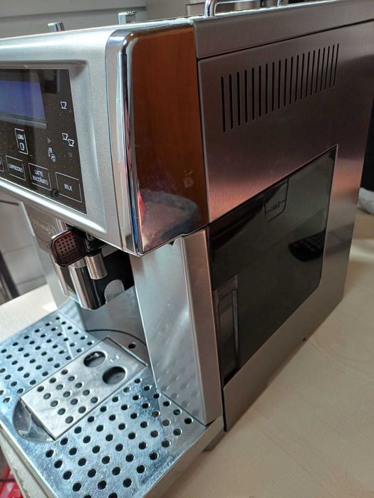 Espressor Automat DeLonghi PrimaDonna Avant