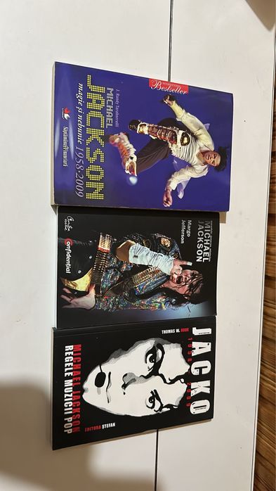 Vând lot carti+ dvd uri Michael Jackson
