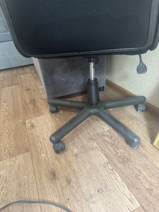 Офисное кресло продается