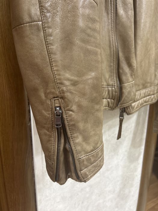 Кожаная мужская куртка “MANGO”