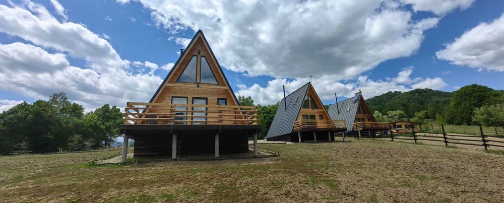 Vand cabane A-frame din lemn