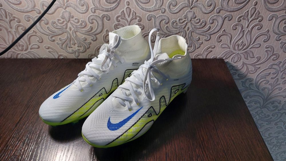 Футбольные бутсы