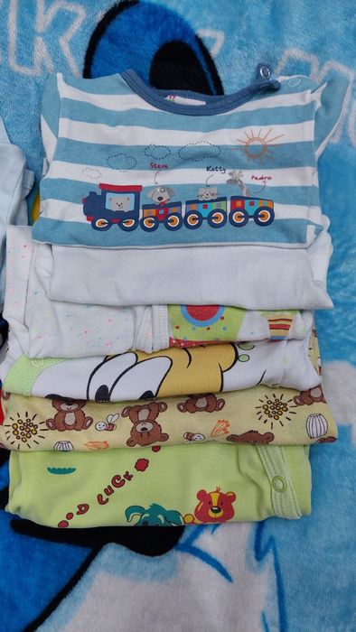 Продавам бебешки дрешки