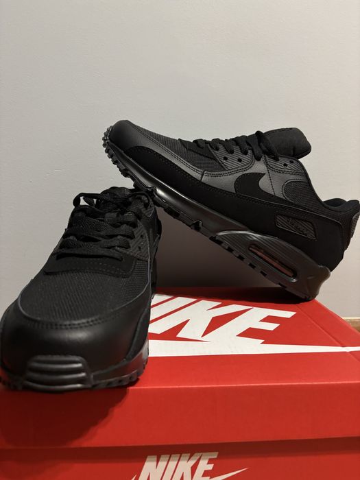 Nike Air Max 90.