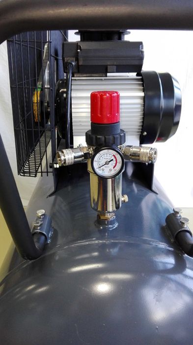 200 л Бутален монофазен компресор с ремъчно задвижване, 51021