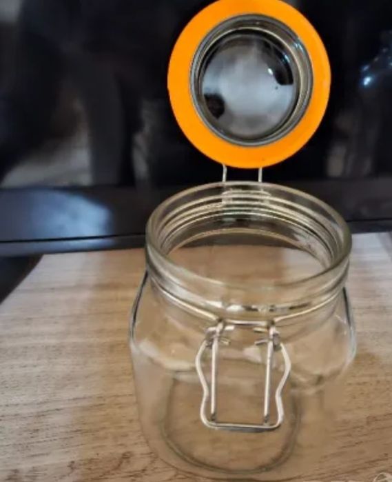 Буркан с херметическа капачка