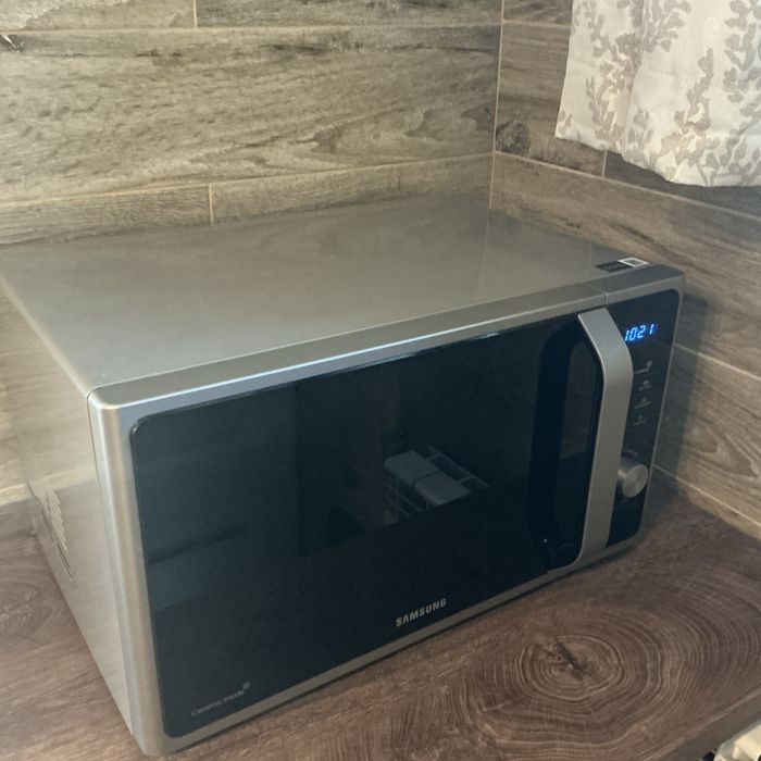 Samsung MS28F303 микровълнова фурна с керамично покритие, в гаранция