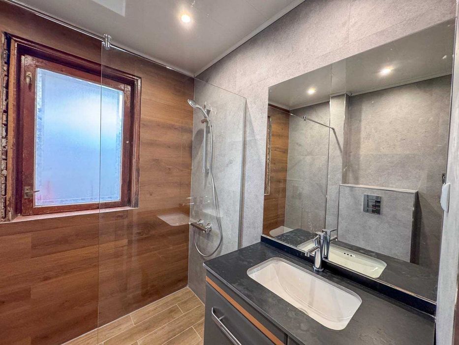 Чисто нов тристаен под наем в кв. Лазур. След ремонт. Паркомясто