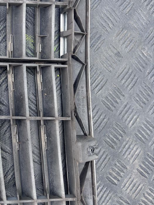 Решетка капота мерседес w 211