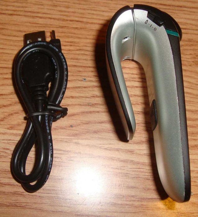 Handsfree auto Parrot Minikit Neo si Nokia HF-300 Wireless