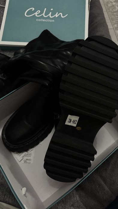 Продаю зимние ботфорты, новые.