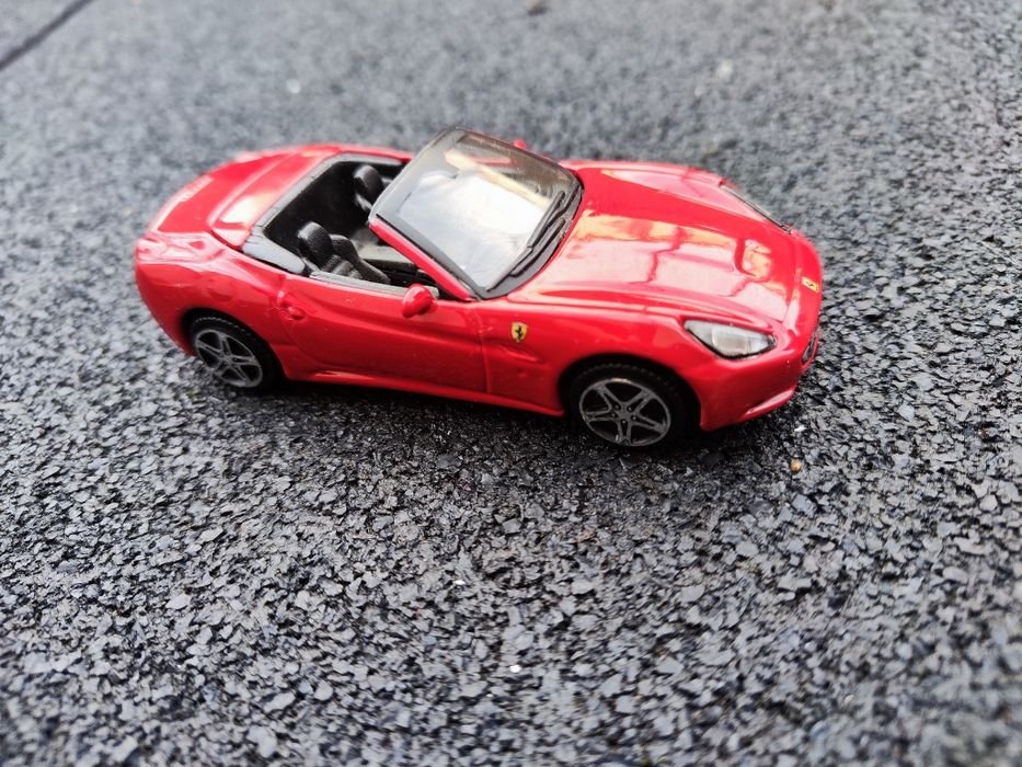 Ferrari California Macheta Burago 1:43