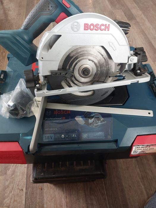 Vand Circular Bosch 18 v funcționează pe sina folosit o singură data
