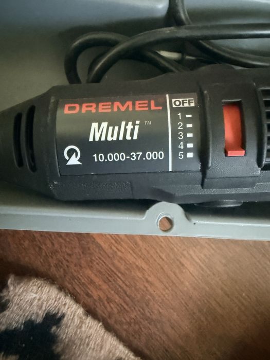 Sculă rotativă / Mini-freză Dremel Multi cu accesorii și trusă completă