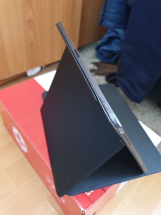 iPad Pro (12,9 inchi) (generația a 3-a).