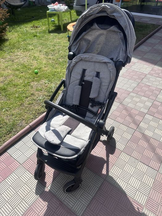 Vand carucior Leclerc Influencer si husa, gri cu negru, pliabil, 6 kg