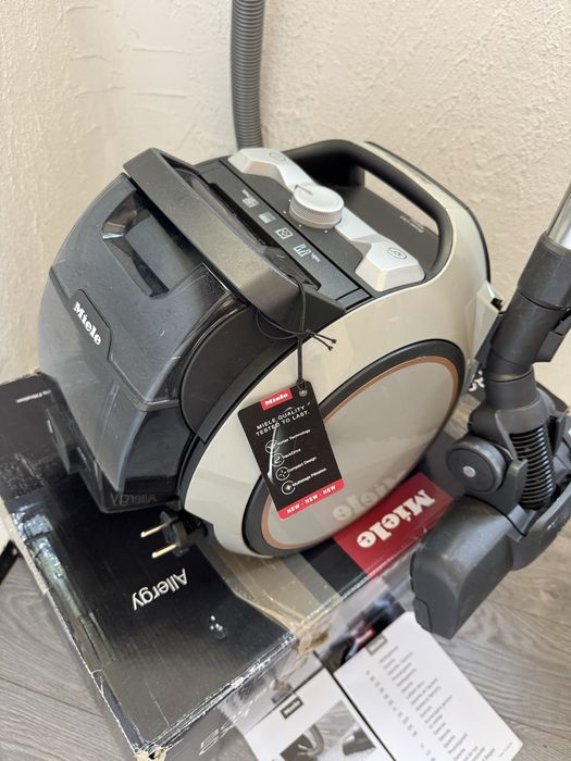 Прахосмукачка без Торба Miele Boost CX1 Allergy 890W HEPA Немска!
