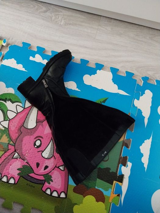 Cizme damă mărime 36 . Se potrivesc și la 37  au blaniță în interior.