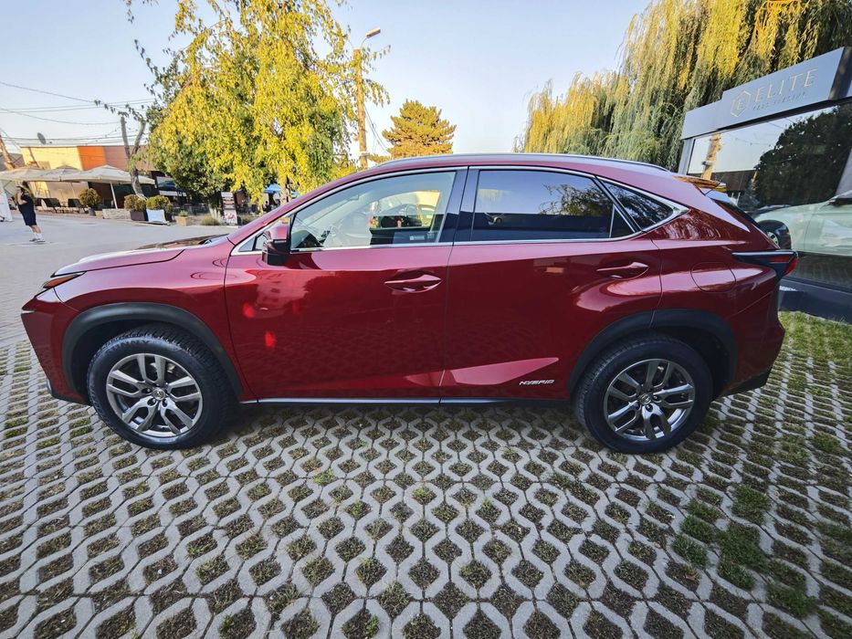 Lexus NX 300h Hybrid e-Four e-CVT