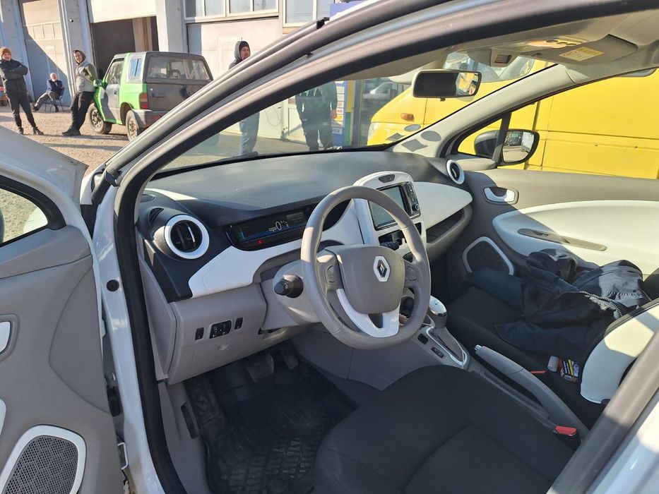 Inchiriez electric Renault Zoe, angajez sofer pt Uber/Bolt