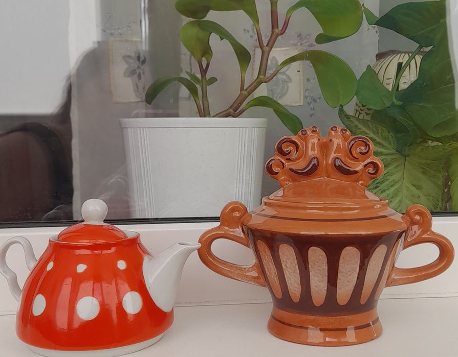 Сахарница или конфетница и чайничек