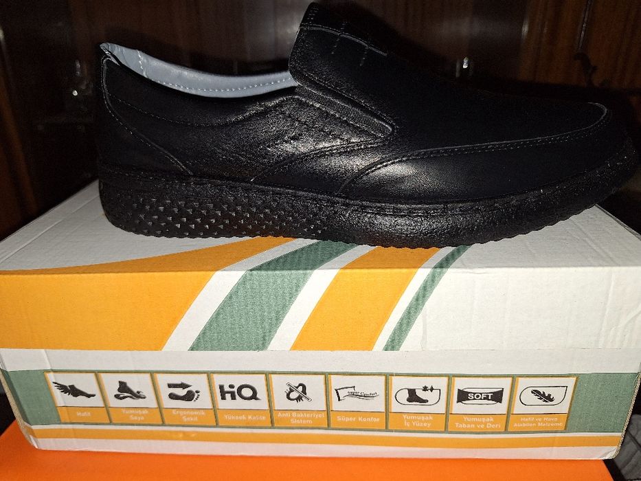 Нови кожени обувки