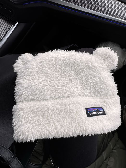 Бебешка шапка Patagonia 3-6месеца