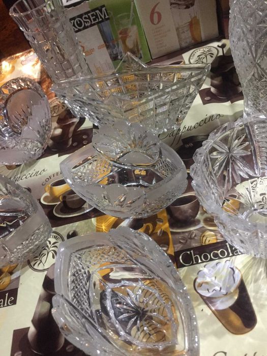 Хрустальные салатницы 6 штук  и вазочки  для цветов 2 штуки