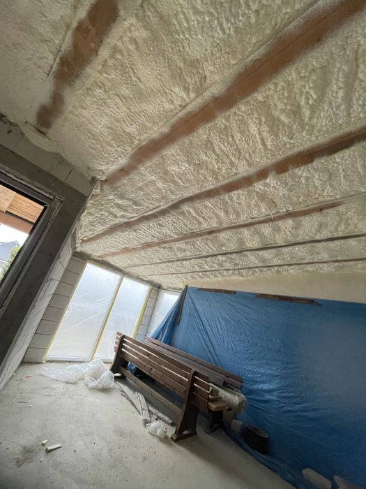 Izolatie spuma poliuretanica Izolatii Bucovina