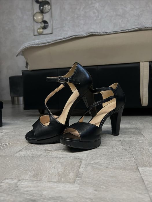 Елеганти черни токчета