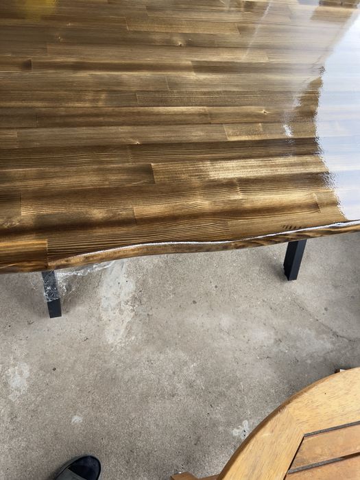 Трапезна маса от естествен материал