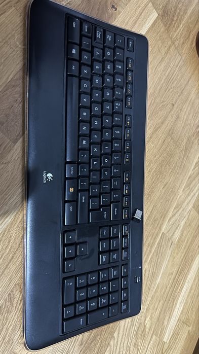 Logitech K800 tastatura wireless iluminata stare buna